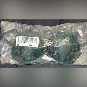 Victoria's Secret - Bombshell Add 2 Cups Shimmer Lace Push-Up Bra 💚✨